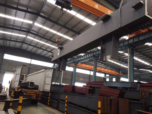 1482825475900354.jpg 裝箱現(xiàn)場2.jpg